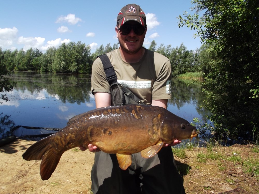 Liam Slee and firends caught 6 carp between them at Heritage Lake, the biggest being a 22lb Common